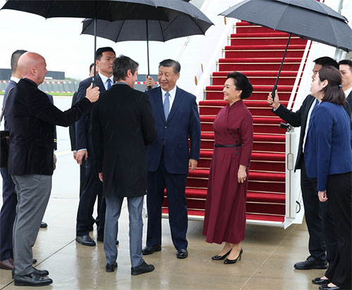 习近平抵达巴黎开始对法国进行国事访问(图2)